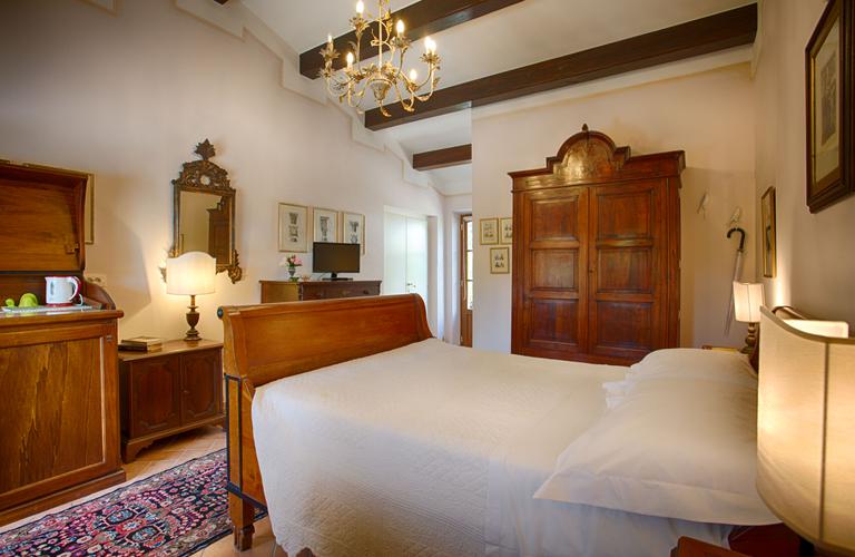 Bedrooms in agriturismo with swimming pool in Cortona | Arezzo, Tuscany