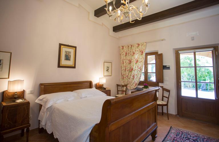 Bedrooms in agriturismo with swimming pool in Cortona | Arezzo, Tuscany