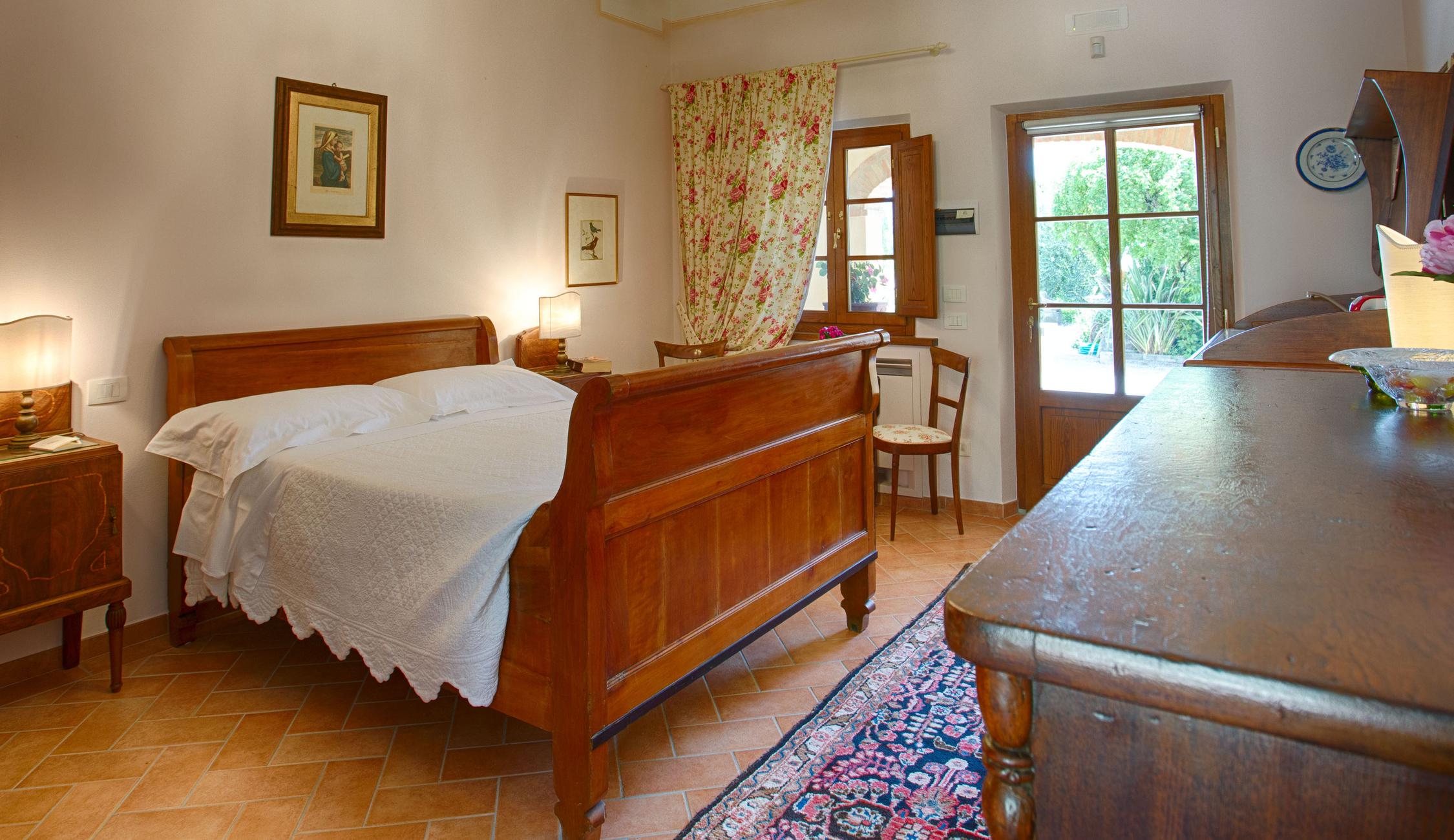 Bedrooms in agriturismo with swimming pool in Cortona | Arezzo, Tuscany