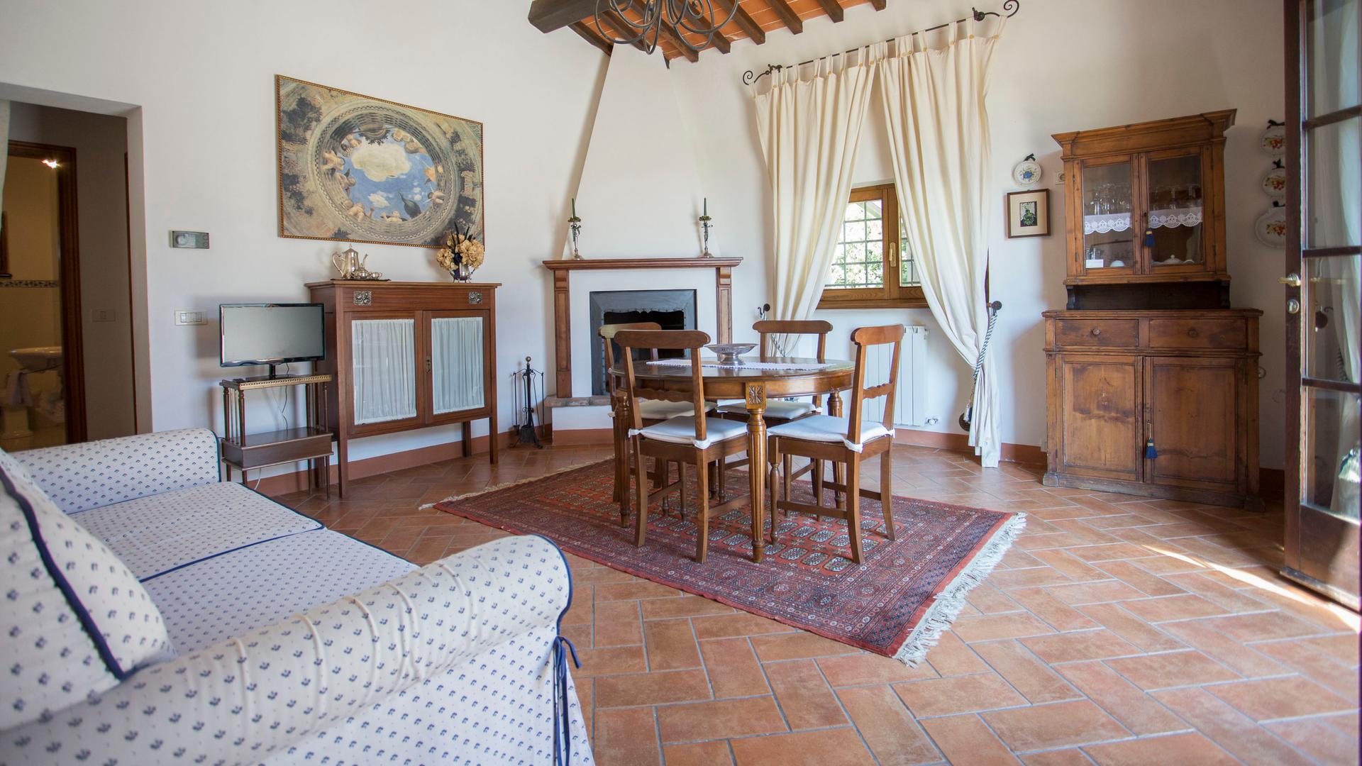 Bedrooms in agriturismo with swimming pool in Cortona | Arezzo, Tuscany