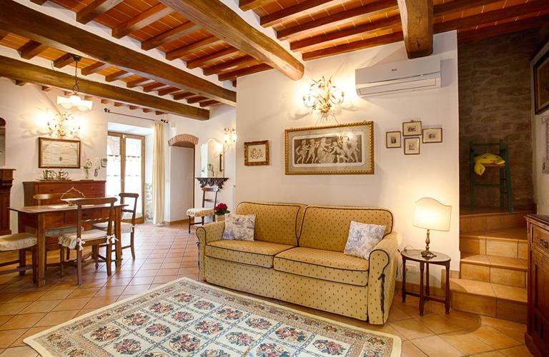 Apartment in agriturismo in Cortona | Feritoie, La Renaia