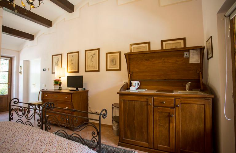 Bedrooms in agriturismo with swimming pool in Cortona | Arezzo, Tuscany