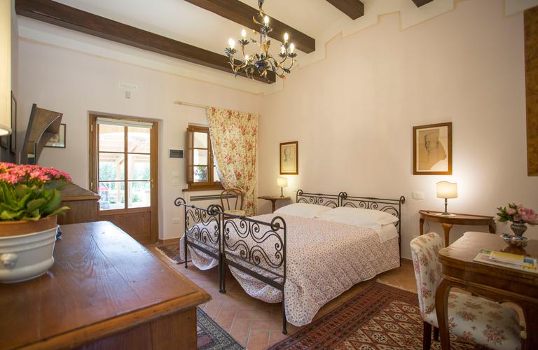 Bedrooms in agriturismo with swimming pool in Cortona | Arezzo, Tuscany