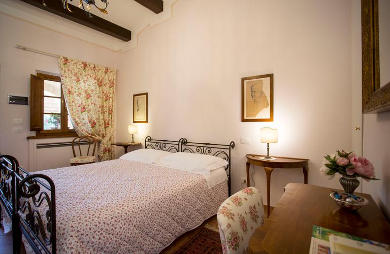 Bedrooms in agriturismo with swimming pool in Cortona | Arezzo, Tuscany