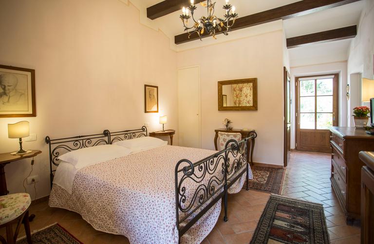 Bedrooms in agriturismo with swimming pool in Cortona | Arezzo, Tuscany