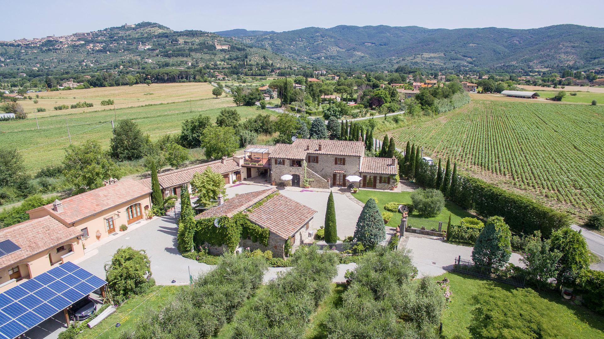 Agriturismo in Cortona with swimming pool